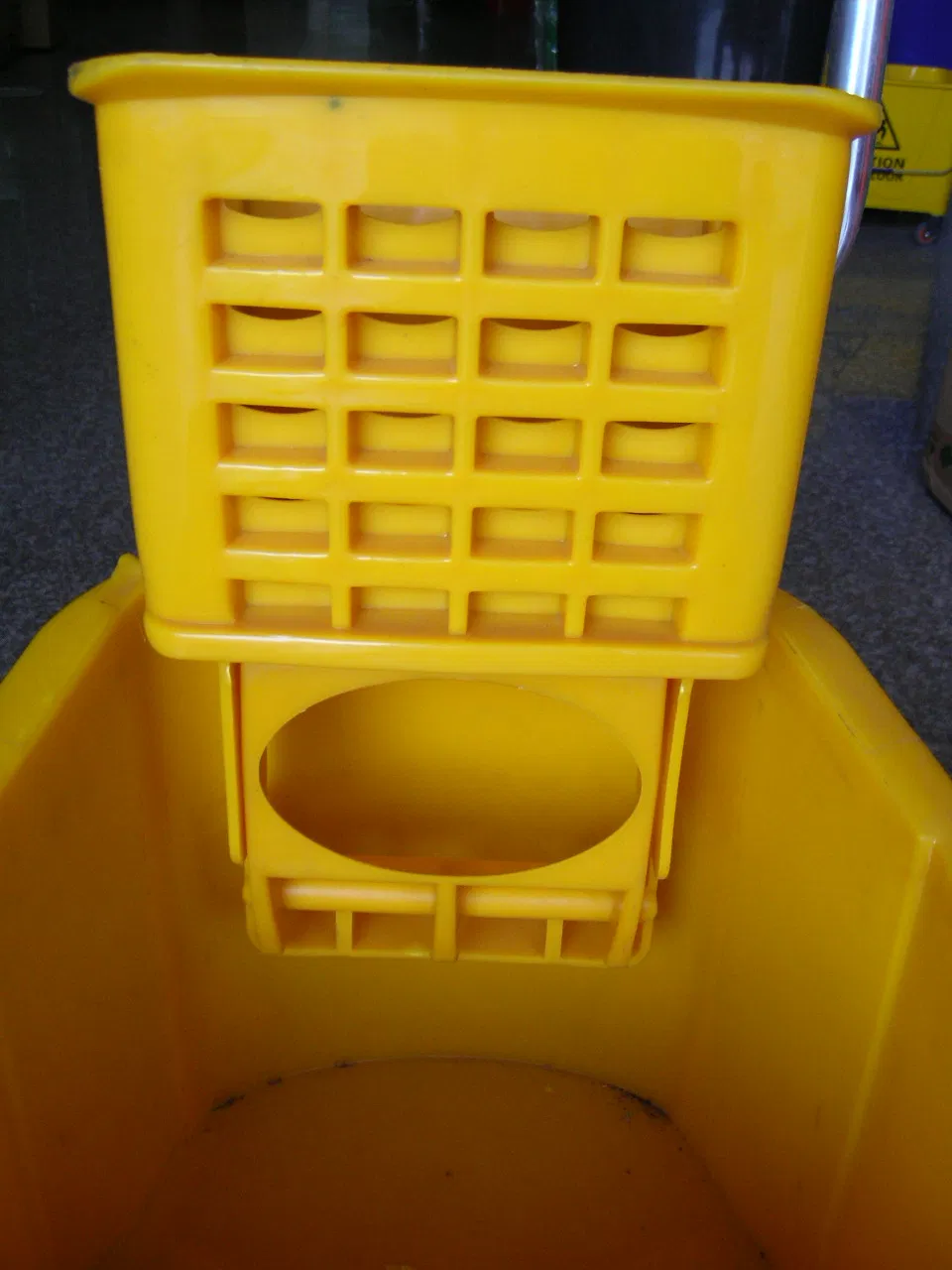 36L Single Mop Bucket Wringer